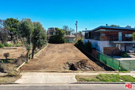 516 El Medio Avenue