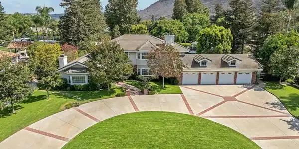 2216 Applewood Lane