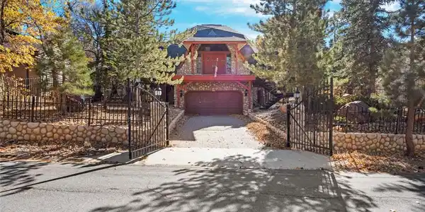 160 Yosemite Drive