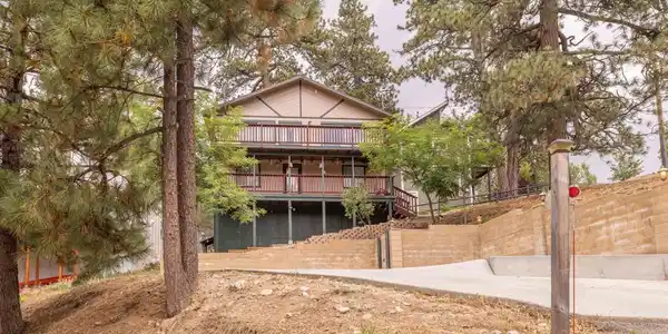 1087 Brookside Lane