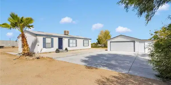 13528 Center Lane