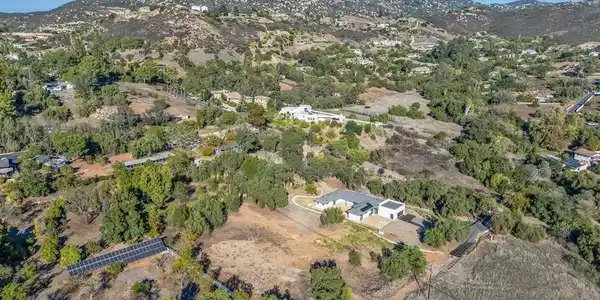 15176 Vali Hai Rd