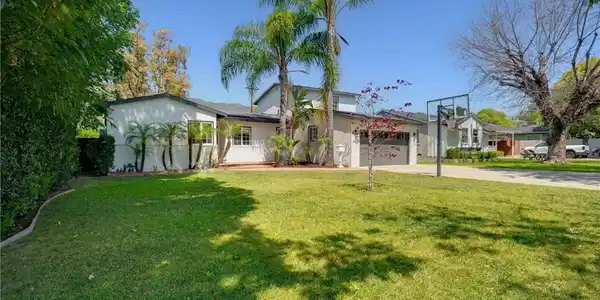 455 W Bennett Avenue
