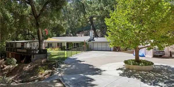 8390 Del Rio