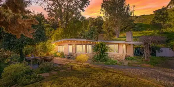 1027 S Live Oak Park