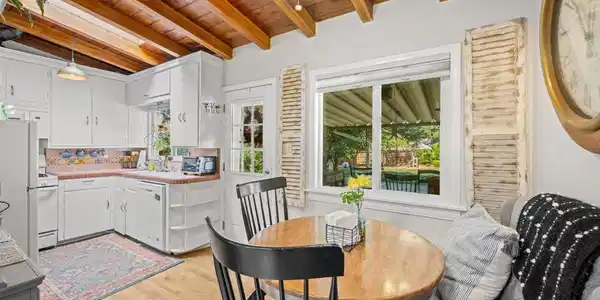 2120 Mountain View Dr