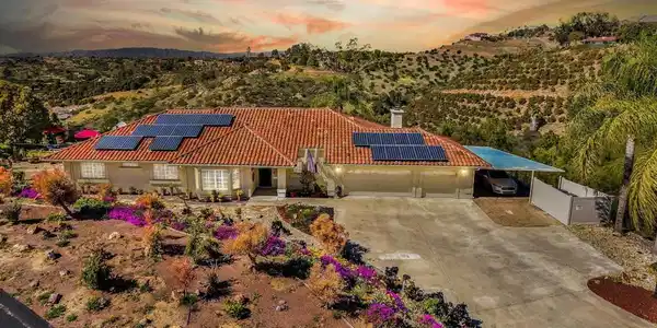 3734 Foxglove Ln