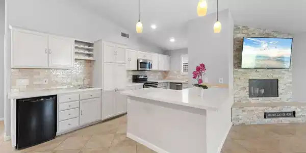52580 Avenida Navarro