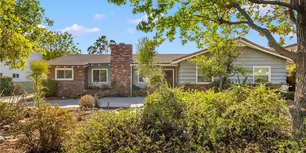 1121 Highland Oaks Drive
