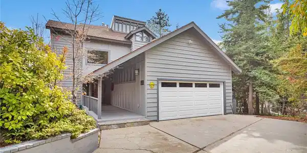 892 Nadelhorn Drive