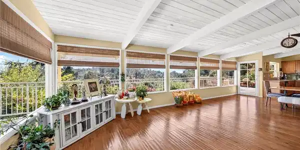 401 1/2 W. Skyline Drive