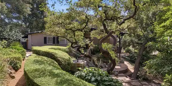 828 Oakglade