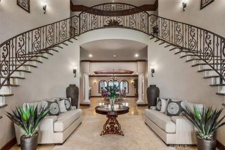 36852 Calle De Lobo