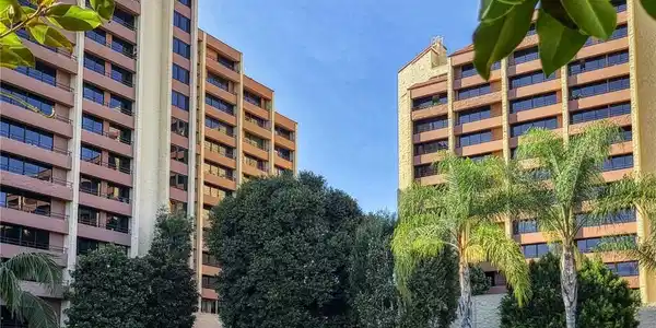 24055 Paseo Del Lago