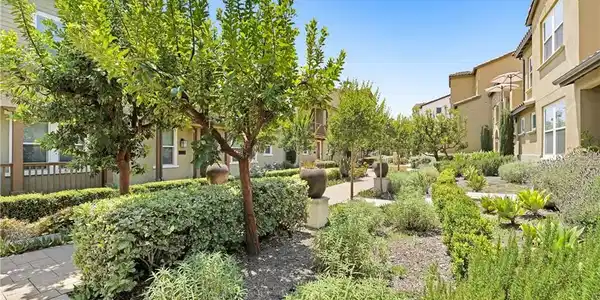 281 N Mar Vista Avenue