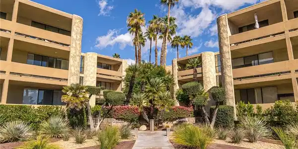 2424 E Palm Canyon