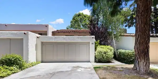 45 Oaktree Ln