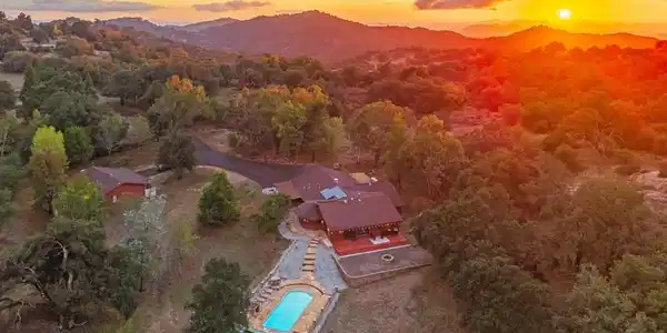 3280 Black Oak Lane