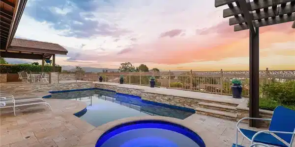 2142 Hilltop Court