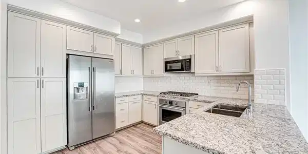 572 E Imperial