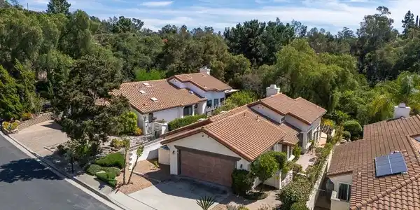 1709 LARKHAVEN GLEN