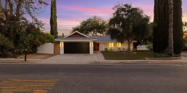 913 Mountain View