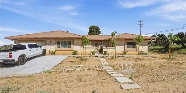 9323 Serra