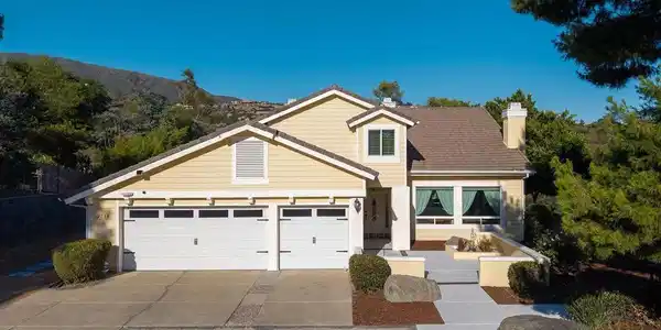 2738 VICTORIA CIR