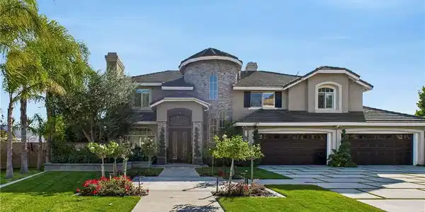 26990 Abbey Glen