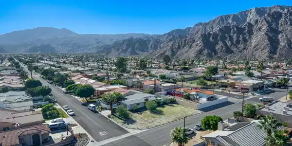51775 Avenida Carranza