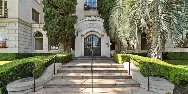 109 N Sycamore Avenue