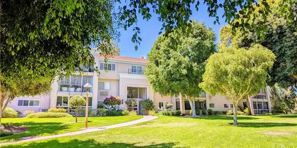 5499 Paseo Del Lago W