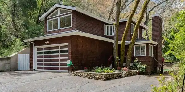 6281 York Mountain