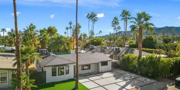 686 S Camino Real