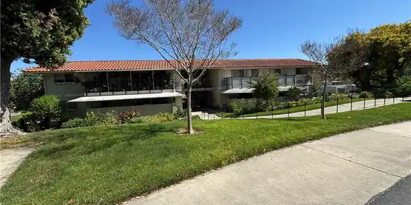 2182 Via Puerta
