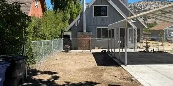 213 E Mountain View