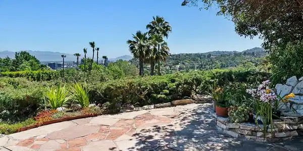 16840 Oak View Drive