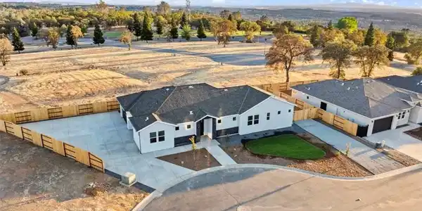10 Moonbeam Court