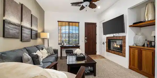 50630 Santa Rosa Plaza