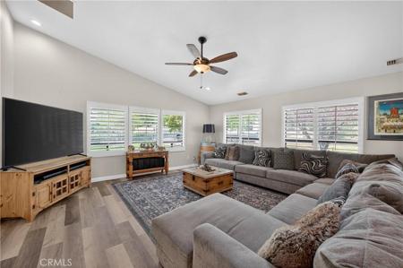 9902 Avenida Miravilla