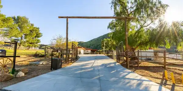 2862 Calmgarden Road
