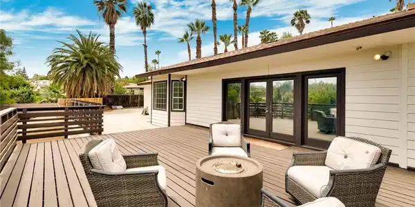 2128 Oak Crest