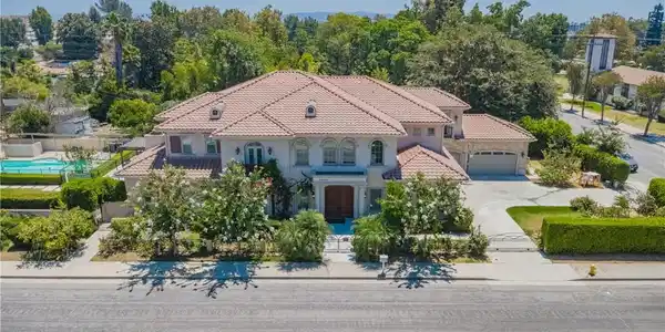 2702 S 10th
