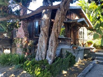 656 Thalia Street