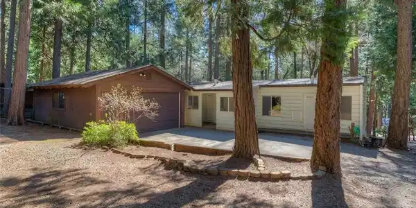 6085 Guilford Circle