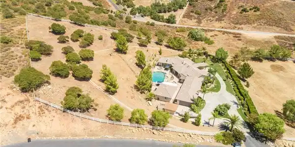 38580 Celine Cove