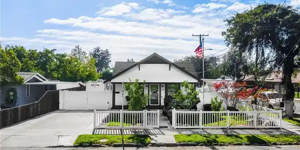 506 E 11th