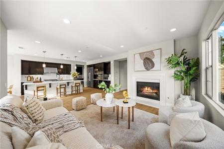 1 Intriga Court