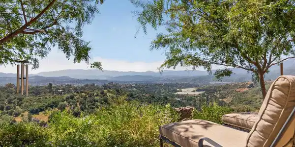 1447 N Foothill Road