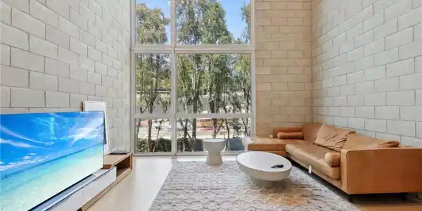 3450 Cahuenga Boulevard W